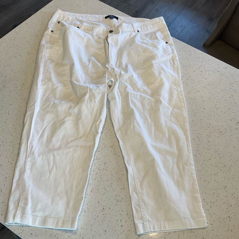 Ellos. White cotton crop pants.